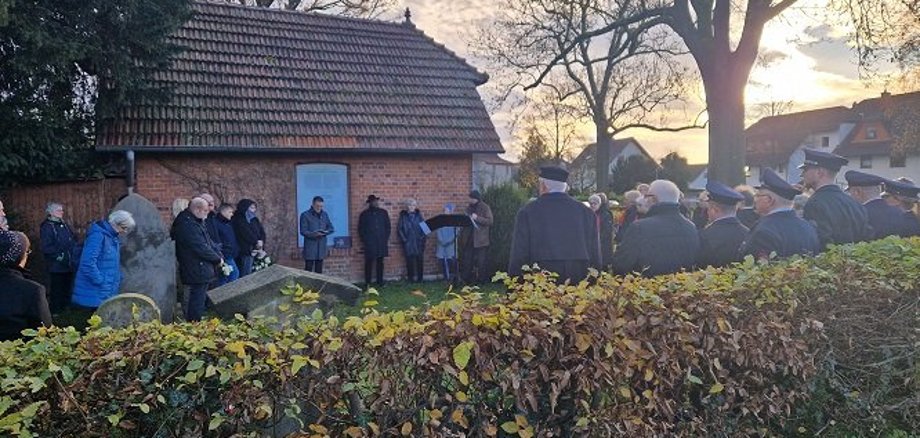 Einweihung des Kriegsgräberfeldes