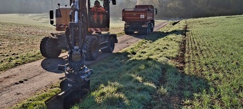 Bagger und LKW