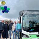 Bei der Inbetriebnahme der Bushaltestelle am 22.04.2025 waren dabei (von links): Herr Georg Grodde vom Ingenieurbüro Hesse und Partner, Frau Maike Pohl vom Nordhessi-schen VerkehrsVerbund (NVV), Herr Martin Knopp, Fachbereichsleiter der Gemeinde Fulda-tal, Herr Tore Florin, Bürgermeister der Gemeinde Fuldatal und Herr Martin Weißhand vom Nordhessischen VerkehrsVerbund (NVV). 