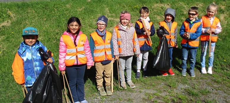 Gruppenbild der Kinder bei der Sammelaktion Das Bild zeigt, 22 Vorschulkinder der Kita Tanzplatz bei der Sammelaktion.
