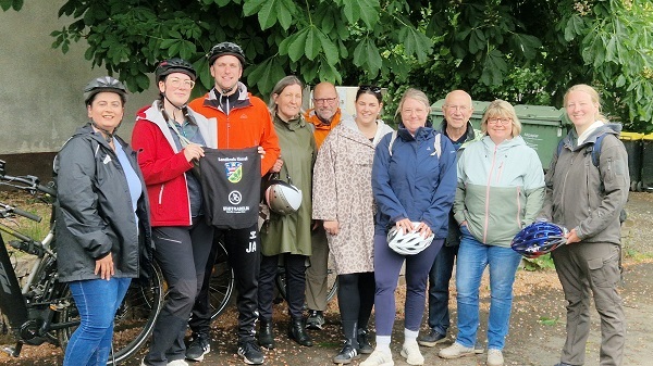 Eine gelungene Auftaktradrunde endet am Hofladen Jütte mit bester Laune