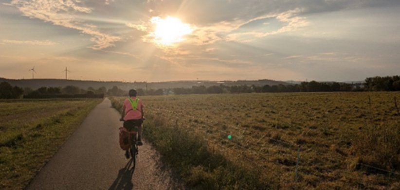 Fahrradfahrer auf Radweg