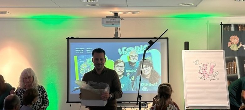 Kleine Süßigkeit für die Kinder von Bürgermeister Tore Florin