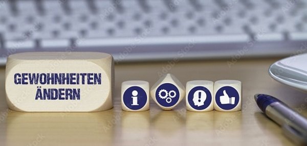 Würfel mit Aufschrift Gewohnheiten ändern Würfel mit Aufschrift Gewohnheiten ändern