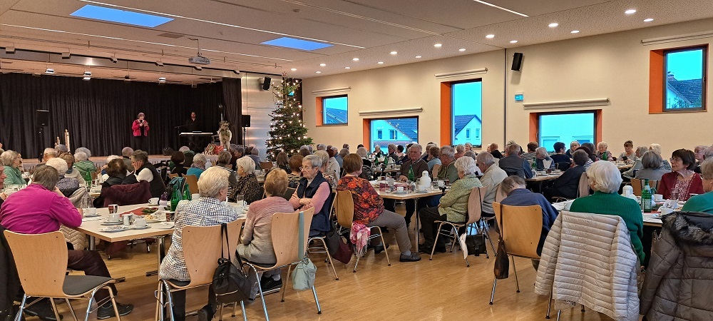 Senioren beim Hüttenzauber Senioren beim Hüttenzauber