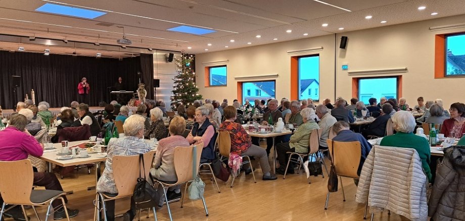 Senioren beim Hüttenzauber Senioren beim Hüttenzauber