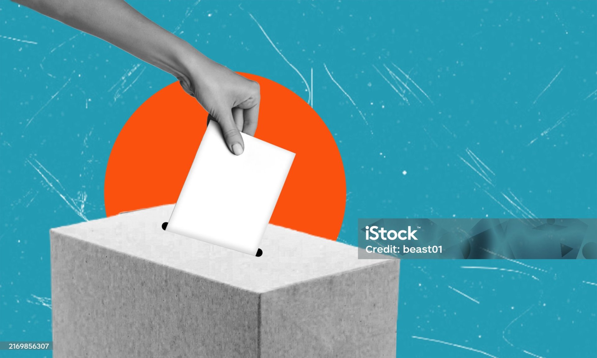 Eine Hand beim Einwerfen von Unterlagen in eine Box mit Schlitz Eine Hand beim Einwerfen von Unterlagen in eine Box mit Schlitz