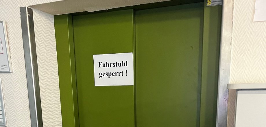 Aufzug außer Betrieb Aufzug außer Betrieb