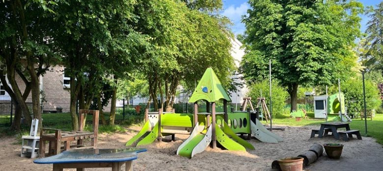 Foto von verschiedenen Spielmöglichkeiten im Außenbereich