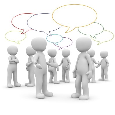 Diskutierende Figuren mit Sprechblasen